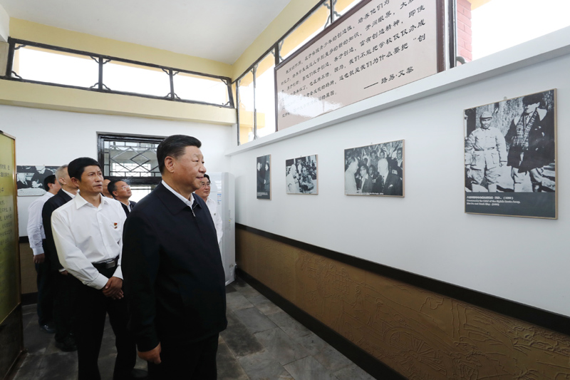 8月19日至22日，中共中央總書記、國家主席、中央軍委主席習(xí)近平在甘肅考察。這是20日下午，習(xí)近平在張掖市山丹培黎學(xué)校參觀學(xué)校創(chuàng)辦人路易·艾黎故居。