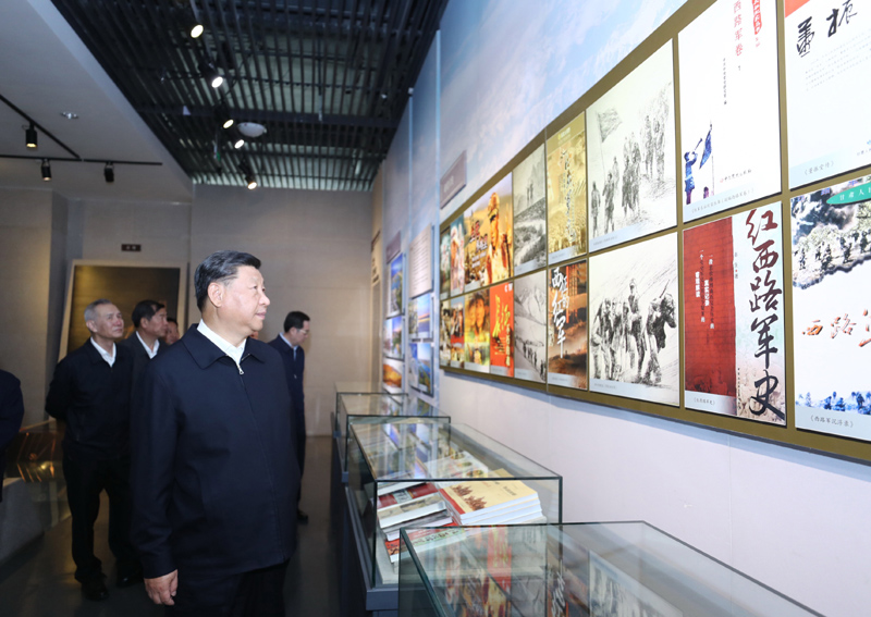 8月19日至22日，中共中央總書記、國家主席、中央軍委主席習(xí)近平在甘肅考察。這是20日上午，習(xí)近平在張掖市高臺(tái)縣參觀中國工農(nóng)紅軍西路軍紀(jì)念館。